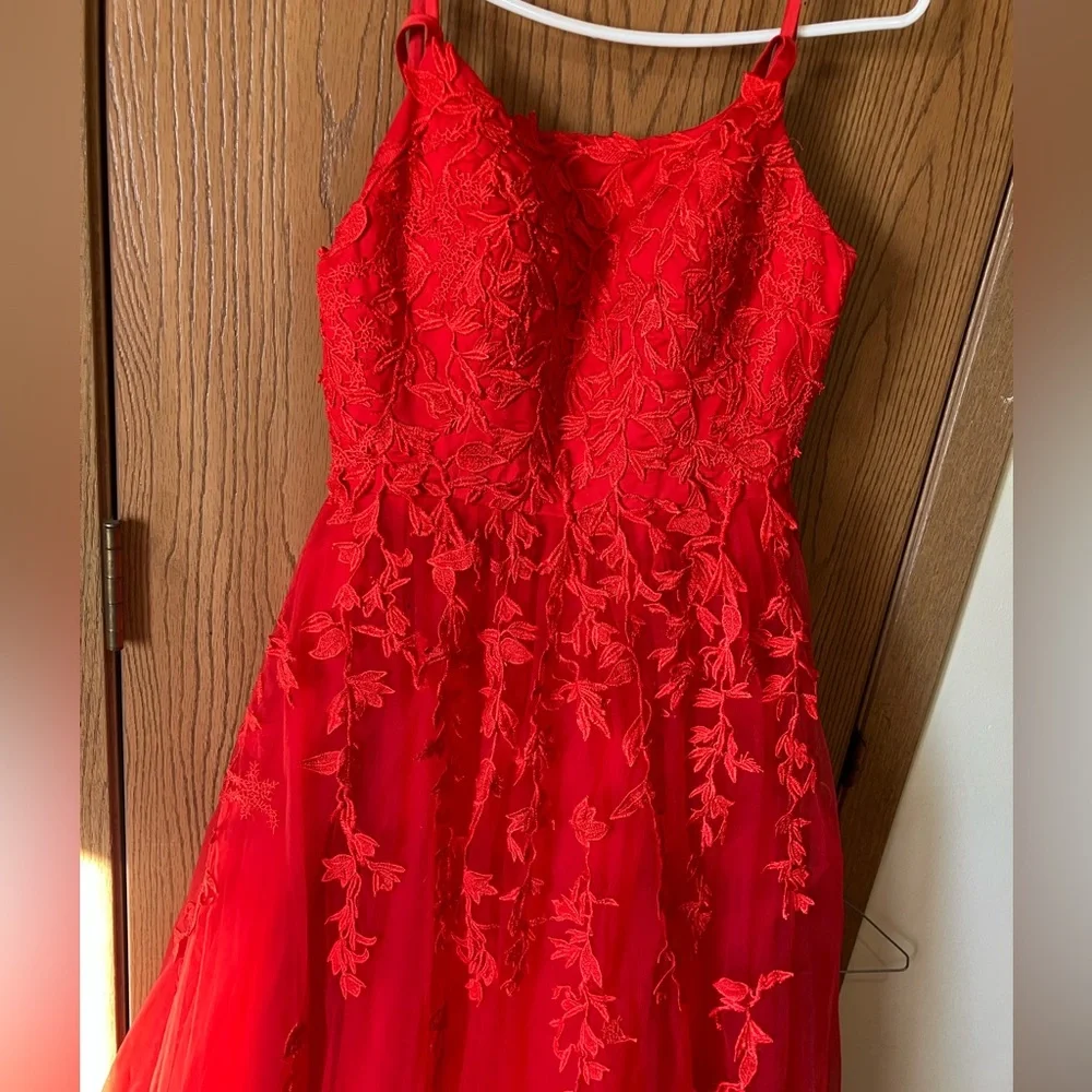 Elegant Red Lace A-Line Corset Back Adjustable Small Floor Length Prom Gown - Picture 3 of 9